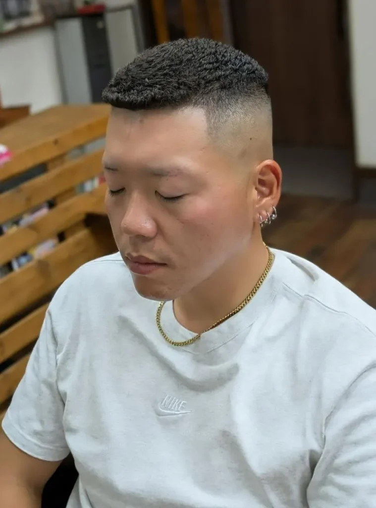 19 Skin Fade Hair Styles Men Can Try for a Clean, Modern Cut 5 barber.nigawara