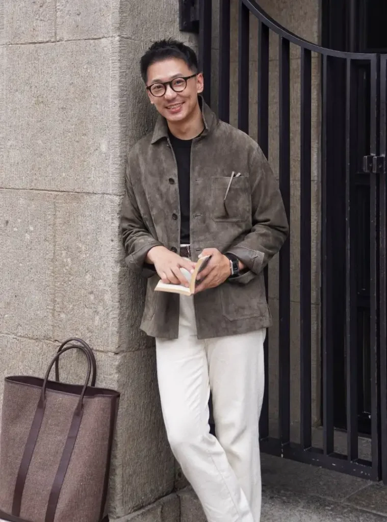 22 Fall Jackets Outfit Ideas for Men to Layer Up in Style 6 a man posing in a carmuratmenswear