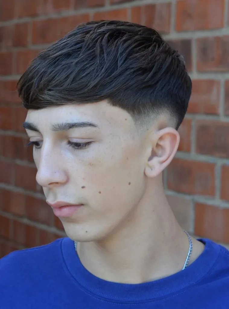 19 Skin Fade Hair Styles Men Can Try for a Clean, Modern Cut 14 a Long Textured Fringe Lead a Low Skin Fade