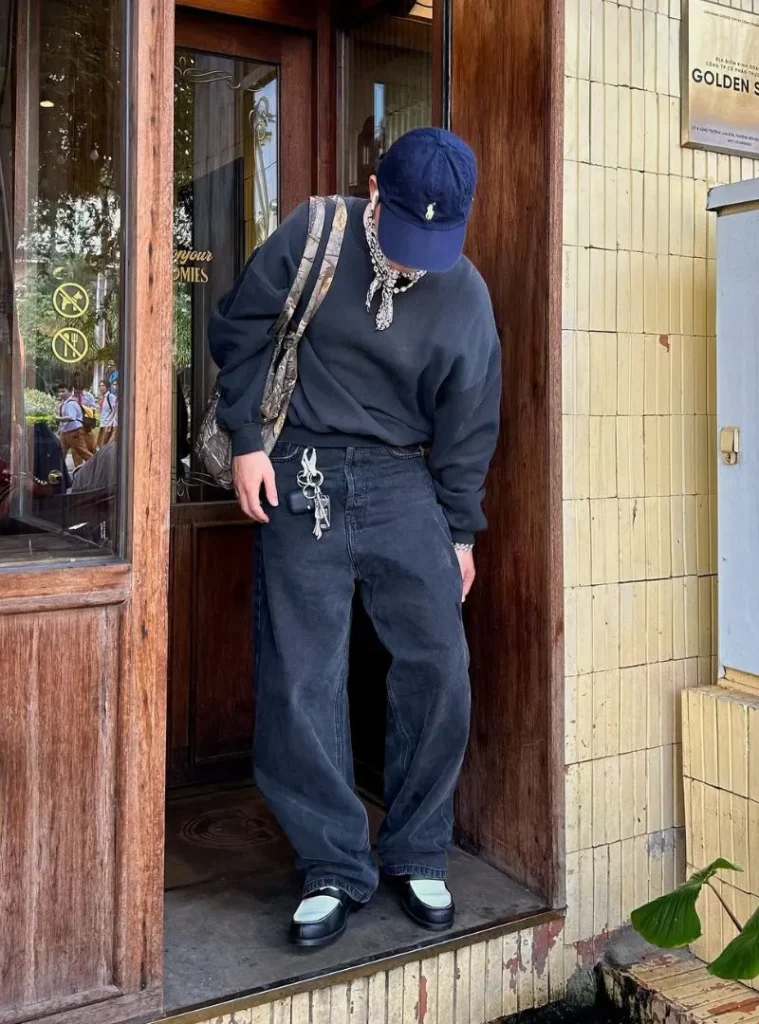 16 Fall Outfits With Jeans for Men You Can Actually Wear 16 a man in a Washed Black Jeans with a Charcoal Sweatshirt and Bandana